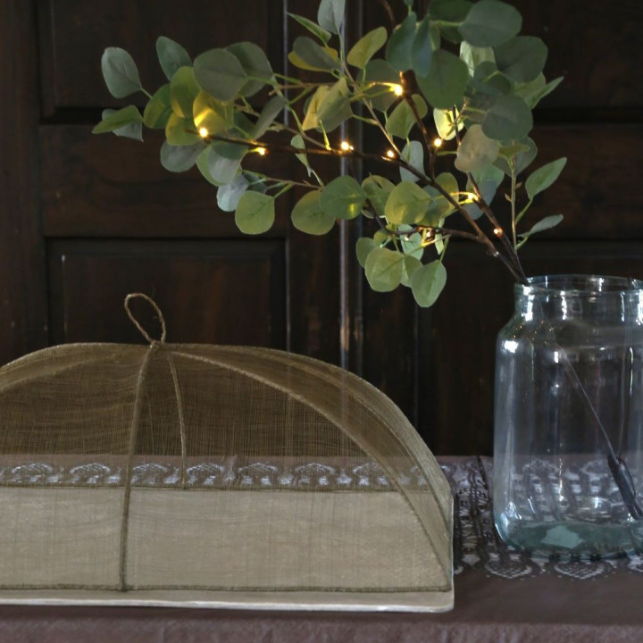 Medium food cover in abaca net 32 x 50 h22 cm