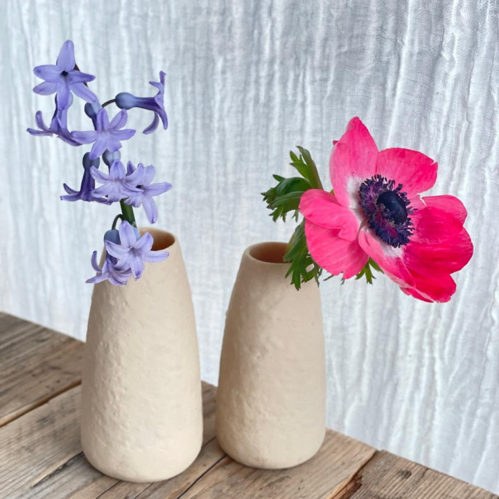 "petit pot ""capsula"" en r?sine d5,5 h11 cm"