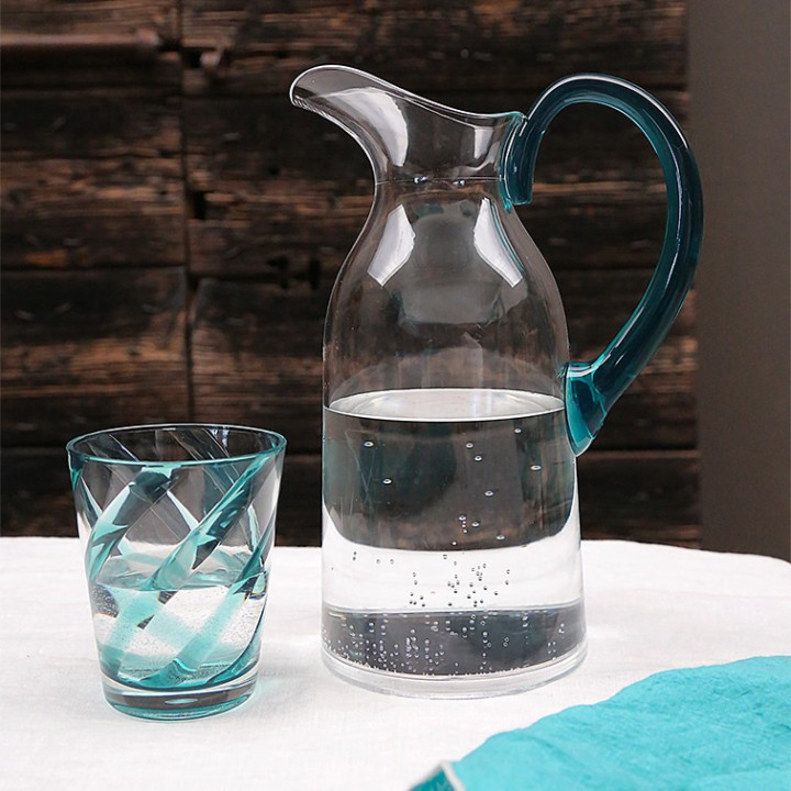 Carafe en methacrylate avec anse turquoise