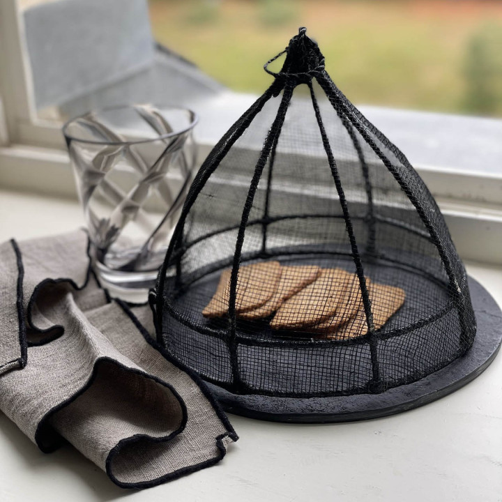 Small round food cover in abaca net d20 h18 cm