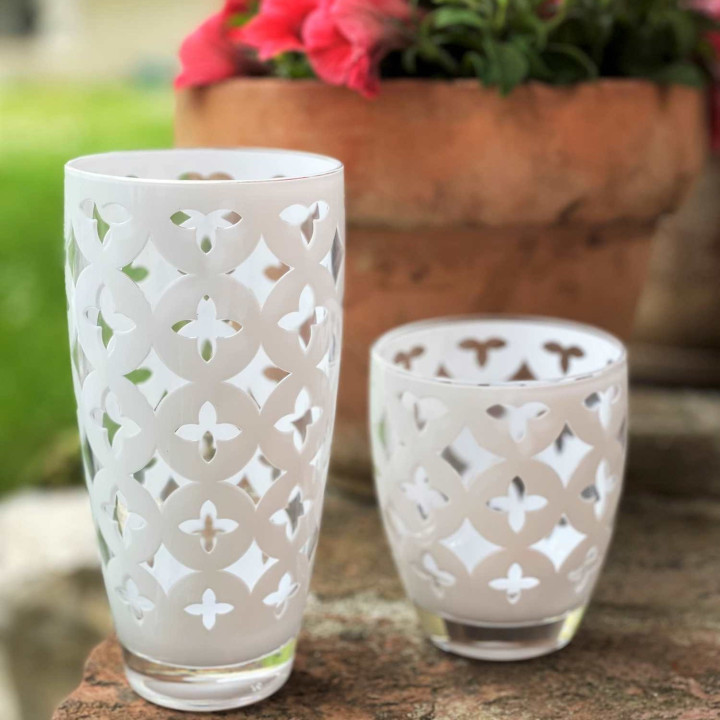 Tall methacrylate glass with white decoration