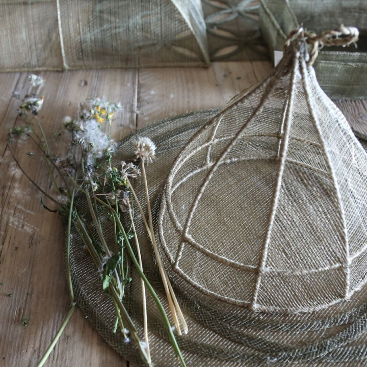 Sous-plat en filet d'abaca cercles irreguliers