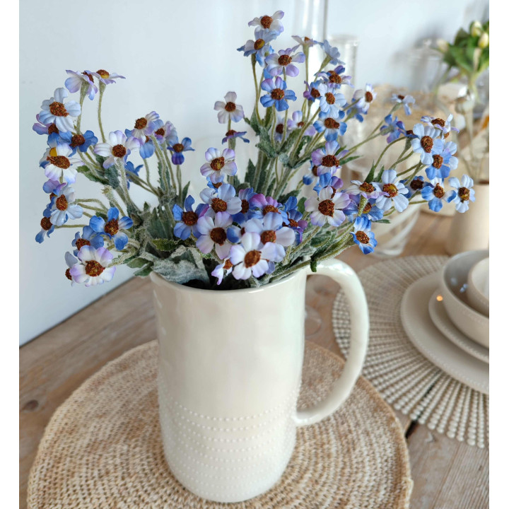 Camomilla azzurra in mazzo con foglie h38 cm