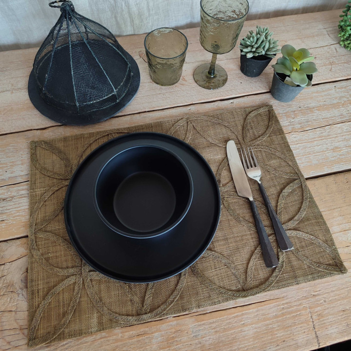 Abaca placemat with petals deco 33 x 48 cm