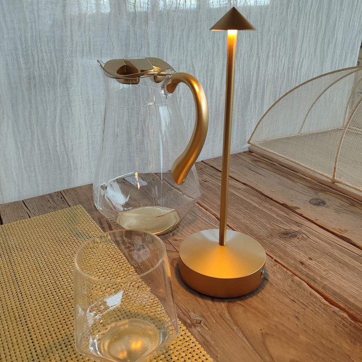 Lampada arrow all. da tavolo gold touch usb in/out h30 cm