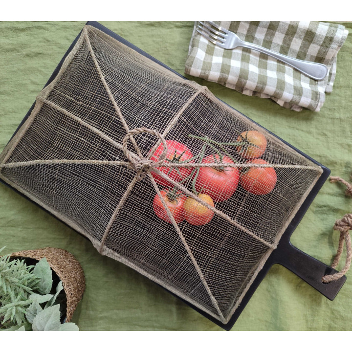 Planche a decouper decorative en bois noir avec laniere naturelle 26.5 x 41 cm