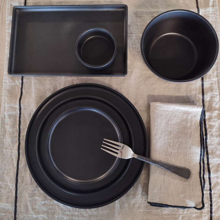 Black melamine plate d 26 cm