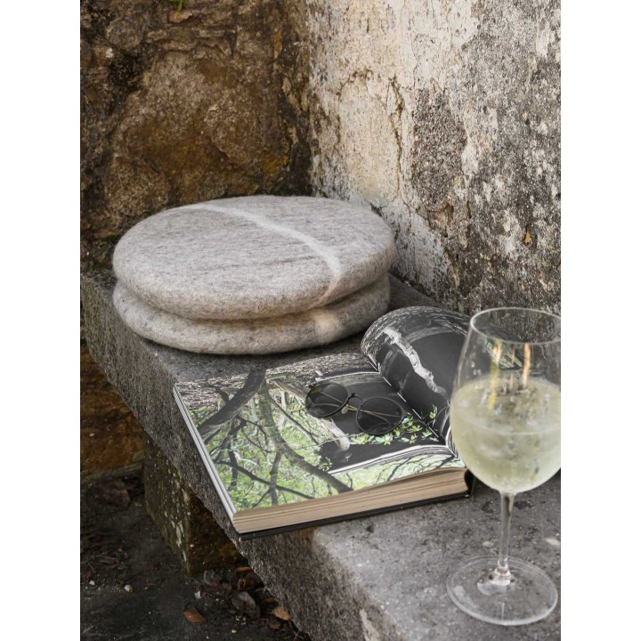 Cuscino sasso in feltro grigio handmade d38 cm