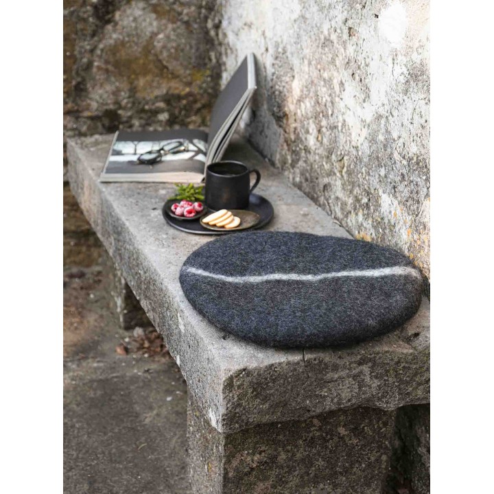 Cuscino sasso feltro grigio/nero handmade d38 cm