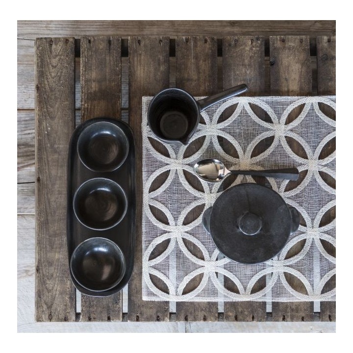 Sottopiatto quadro in abaca bianco petali forati 36 x 36 cm