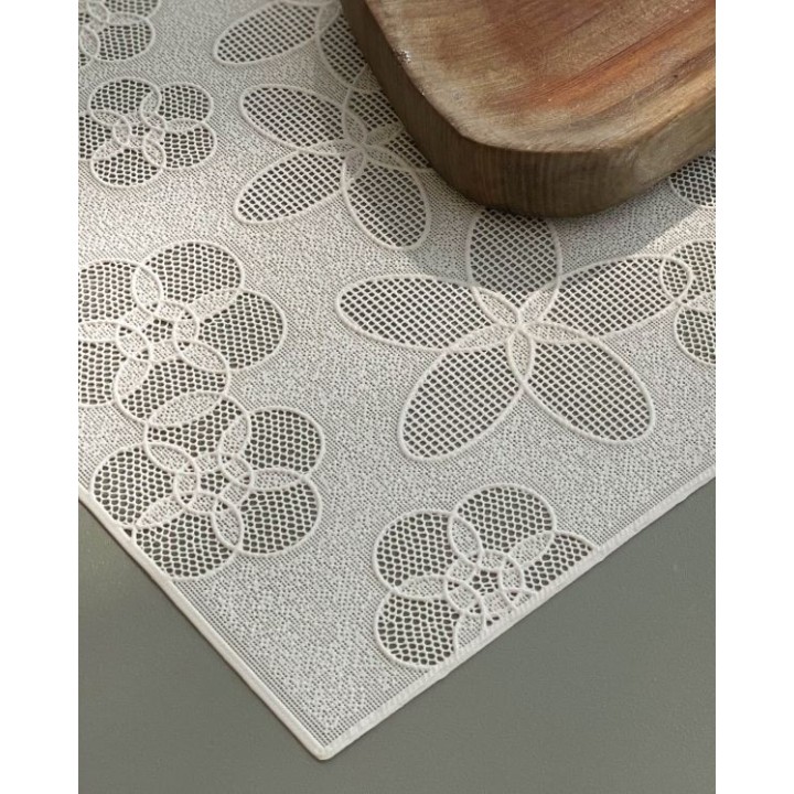 Tovaglietta in pvc panna con fiori traforati 35 x 48 cm
